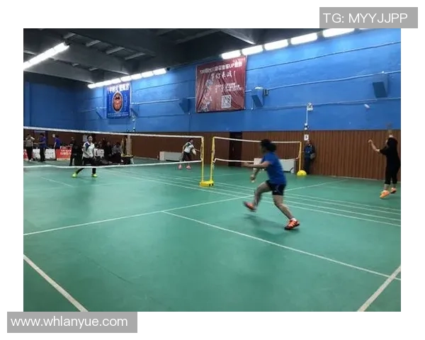 成都羽毛球队包夹战术解析与实战应用探讨